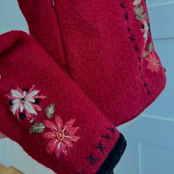 Embroidered Icelandic Design 100% wool zip up cardigan with pockets - size S - Picture 4 of 5